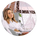 Fotel ogrodowy wiszący Hawana Duo biały + szare poduszki Sofotel