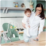 Krzesełko do karmienia ze stolikiem, leżaczek Belo zielone + pałąk z zabawkami 