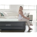 Materac dmuchany 191x137x46 cm z wbudowaną pompką elektryczną INTEX 64904